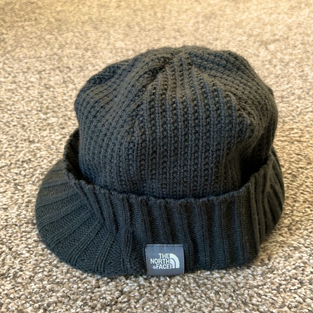 Grey North Face knit billed beanie. One size. Like new.